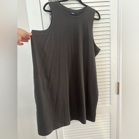 Old Navy Sleeveless Dress - Picture 2 of 4